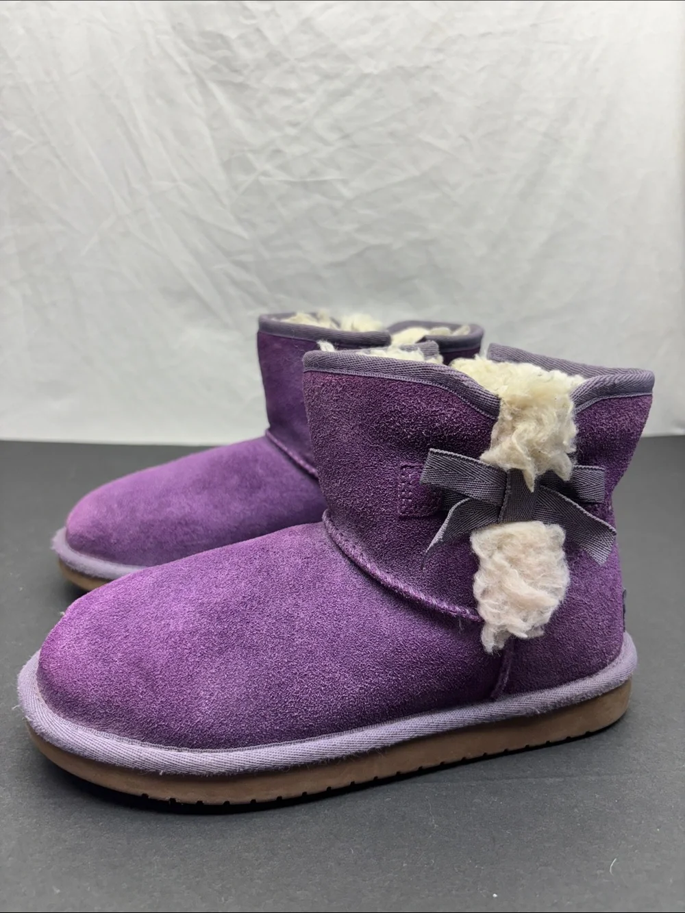 Koolaburra by Ugg bow boots, SZ 2 little girl, box 43